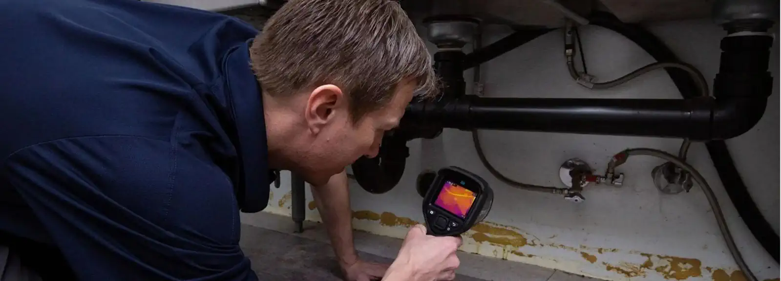 investigating leaks using an infrared camera